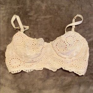 Eyelet bra